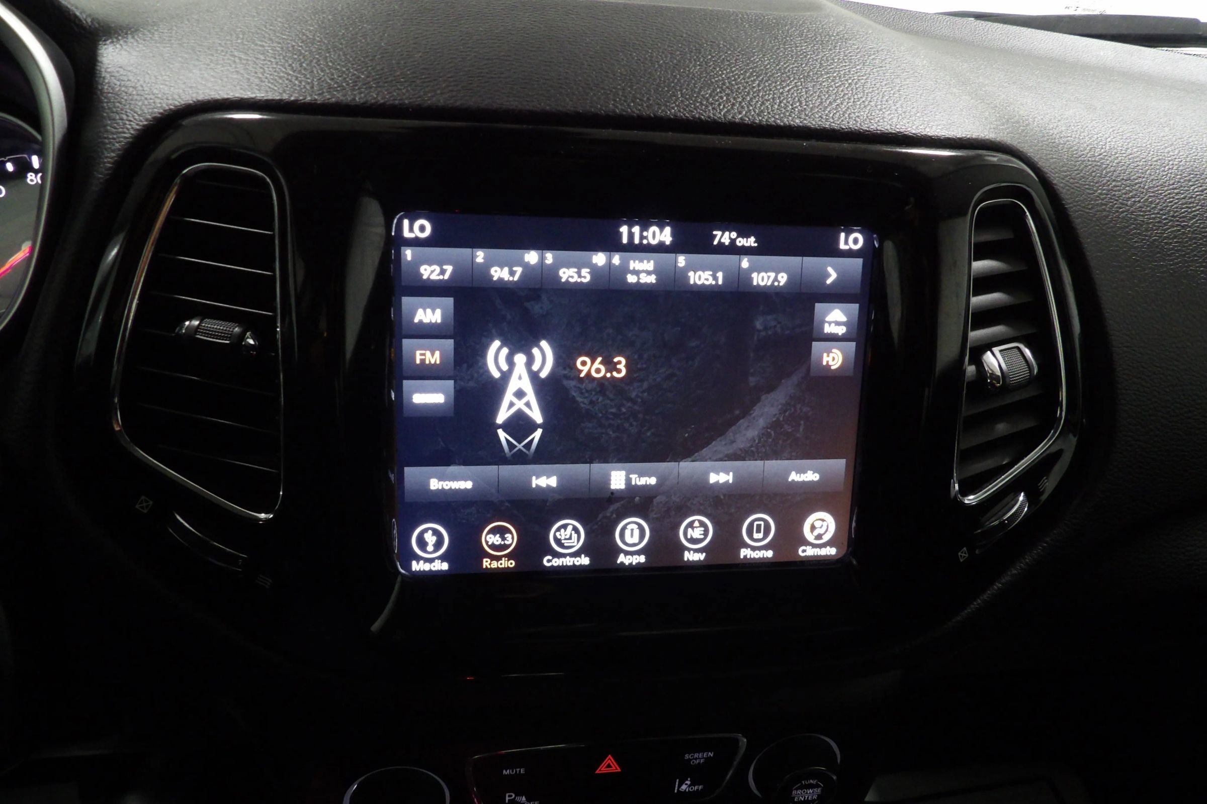 Used 2018 Jeep Compass Limited w/ Navigation Group FWD image 12