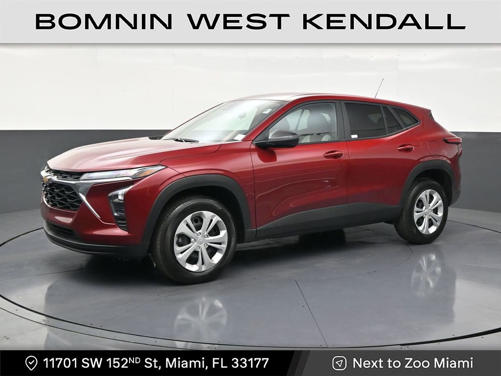 Used 2025 Chevrolet Trax LS image 1