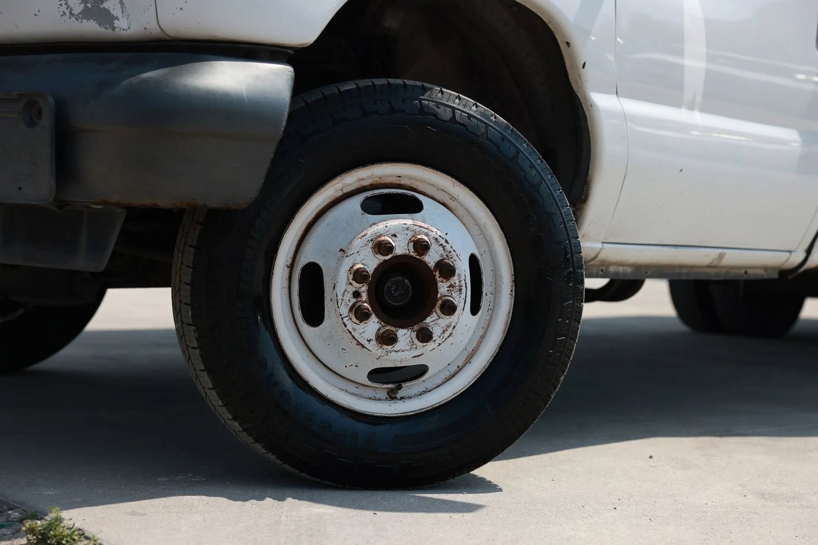 Used 2005 Ford E-350 and Econoline 350 Super Duty RWD image 26