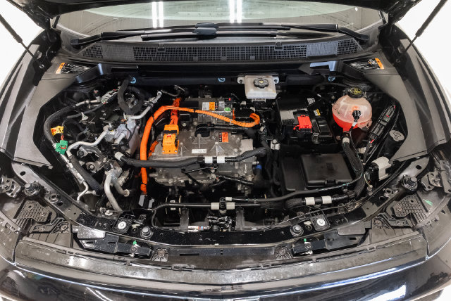 Used 2024 Chevrolet Equinox EV RS FWD image 3