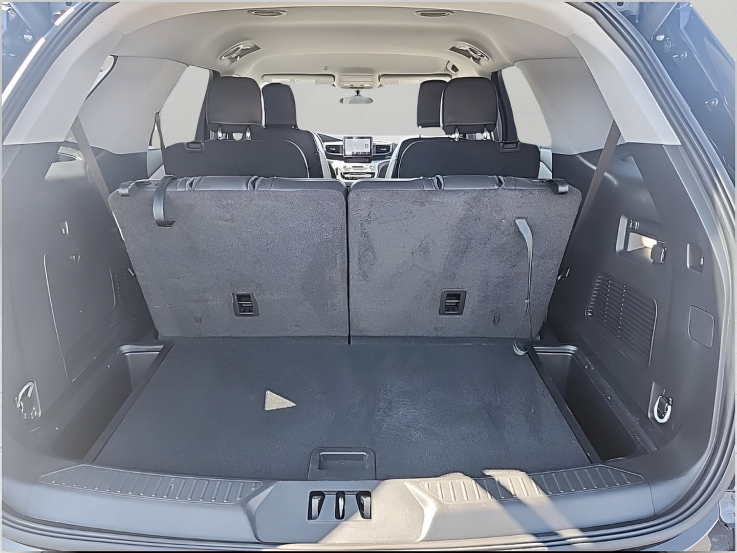 Certified 2023 Ford Explorer XLT w/ Equipment Group 202A AWD/4WD image 12
