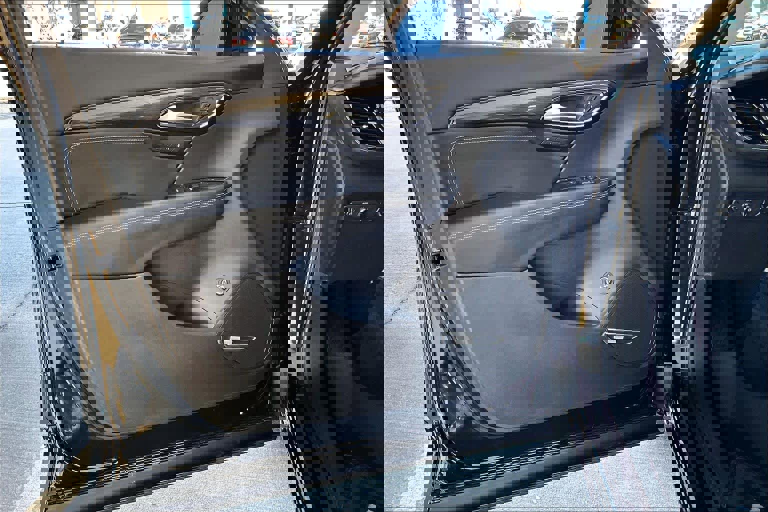 Used 2021 Buick Envision Essence w/ Technology Package I image 21