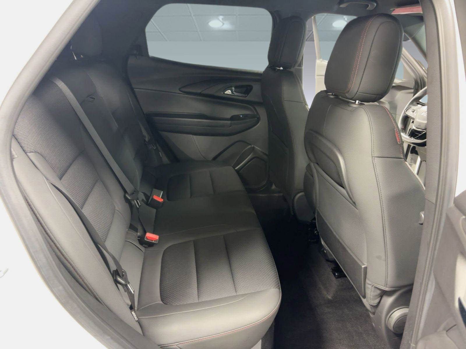 Used 2023 Chevrolet TrailBlazer RS w/ Technology Package image 30