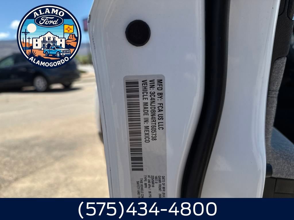 Used 2024 Jeep Compass Latitude image 28