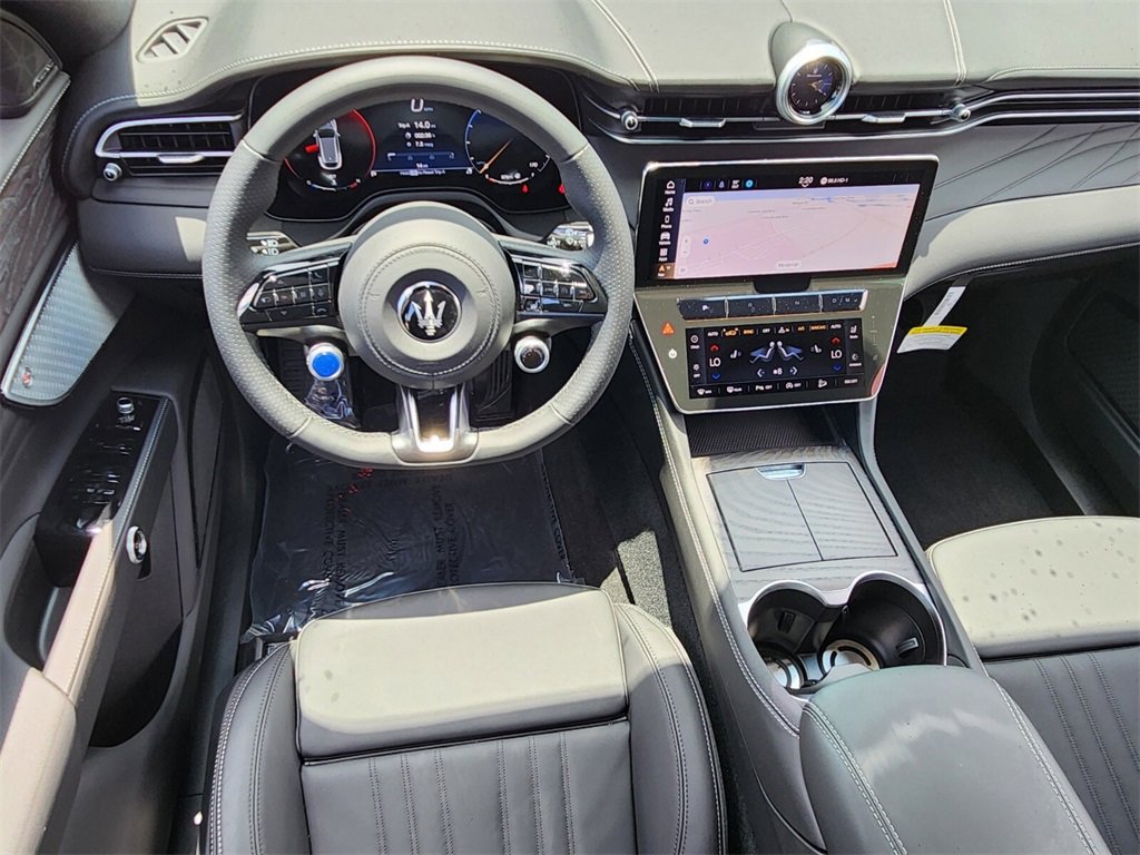 New 2025 Maserati Grecale GT image 8