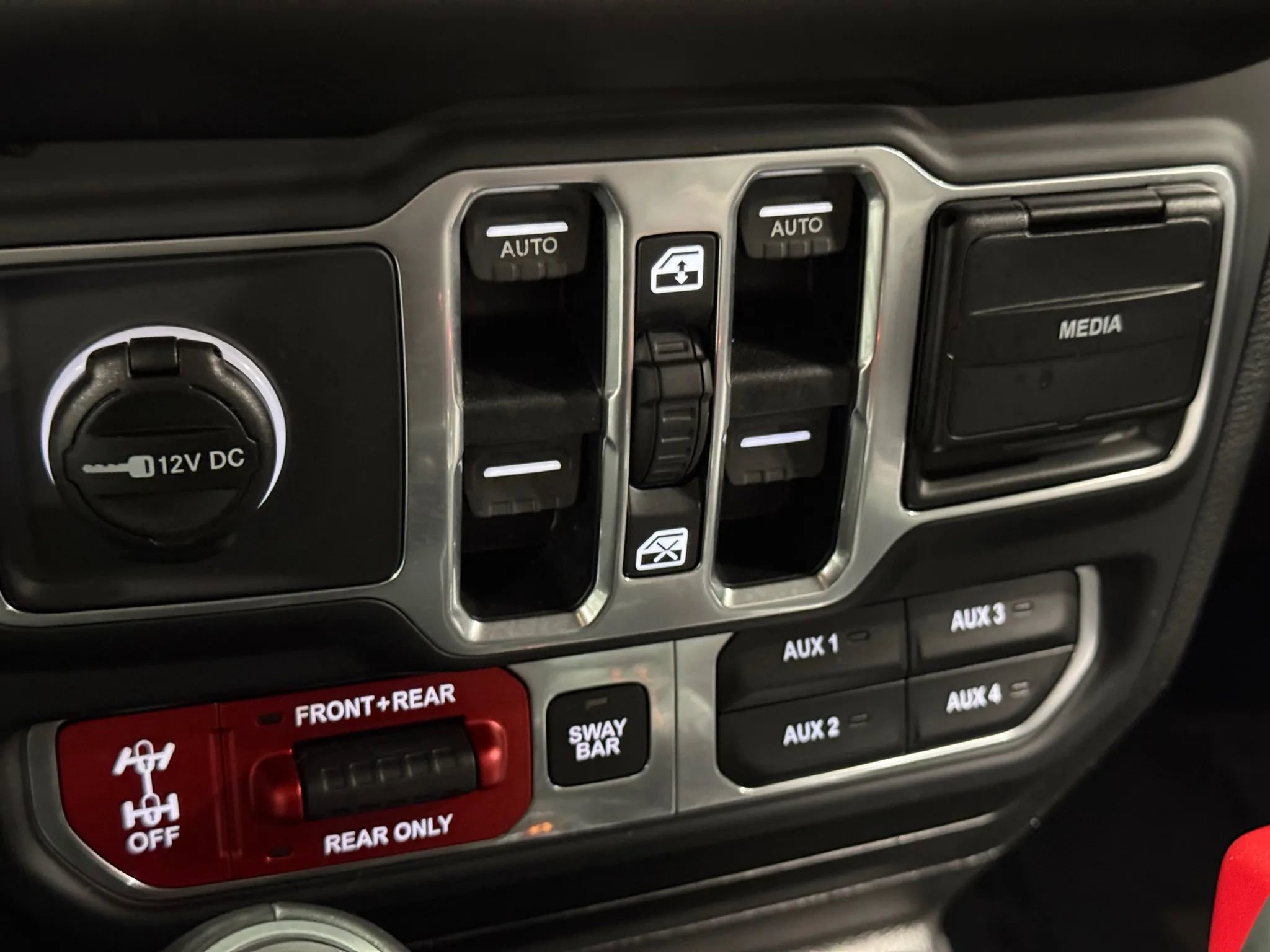 Used 2018 Jeep Wrangler Unlimited Rubicon w/ Dual Top Group image 41