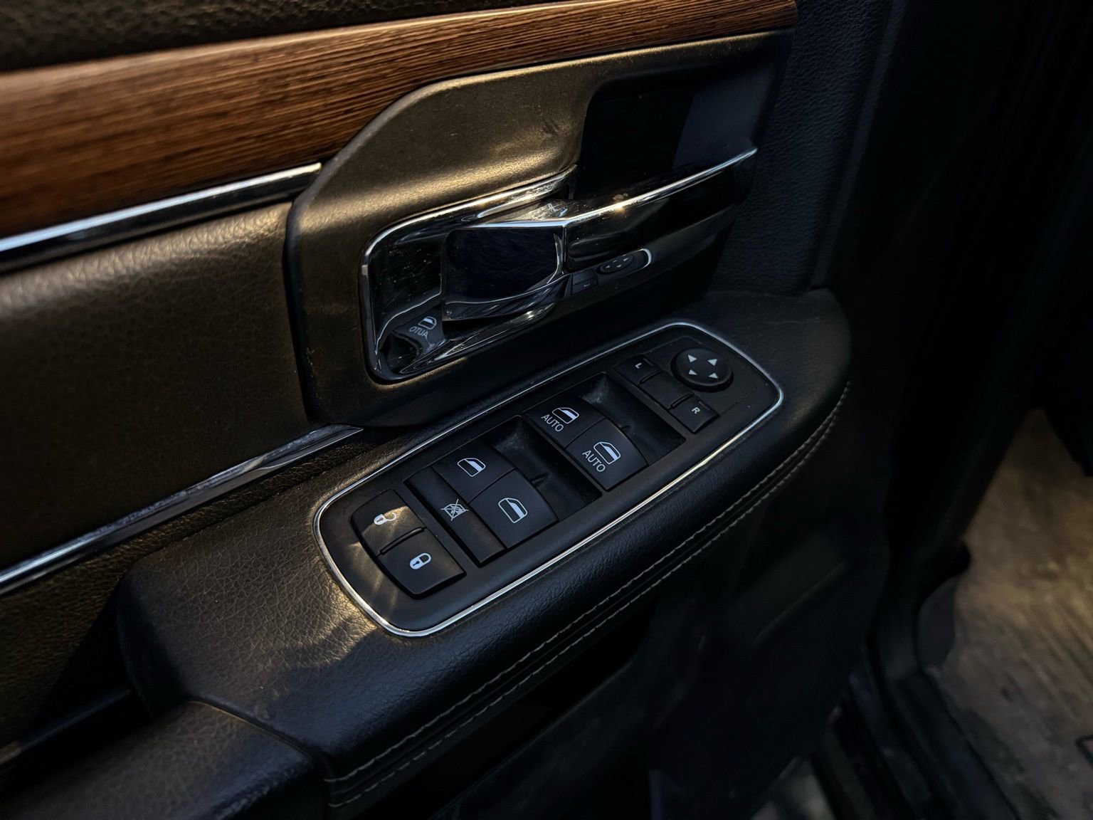 Used 2014 RAM 3500 Laramie image 42