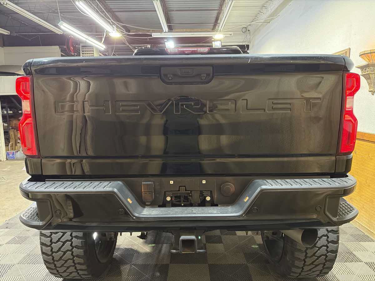 Used 2024 Chevrolet Silverado 2500 High Country w/ Midnight Edition AWD/4WD image 4