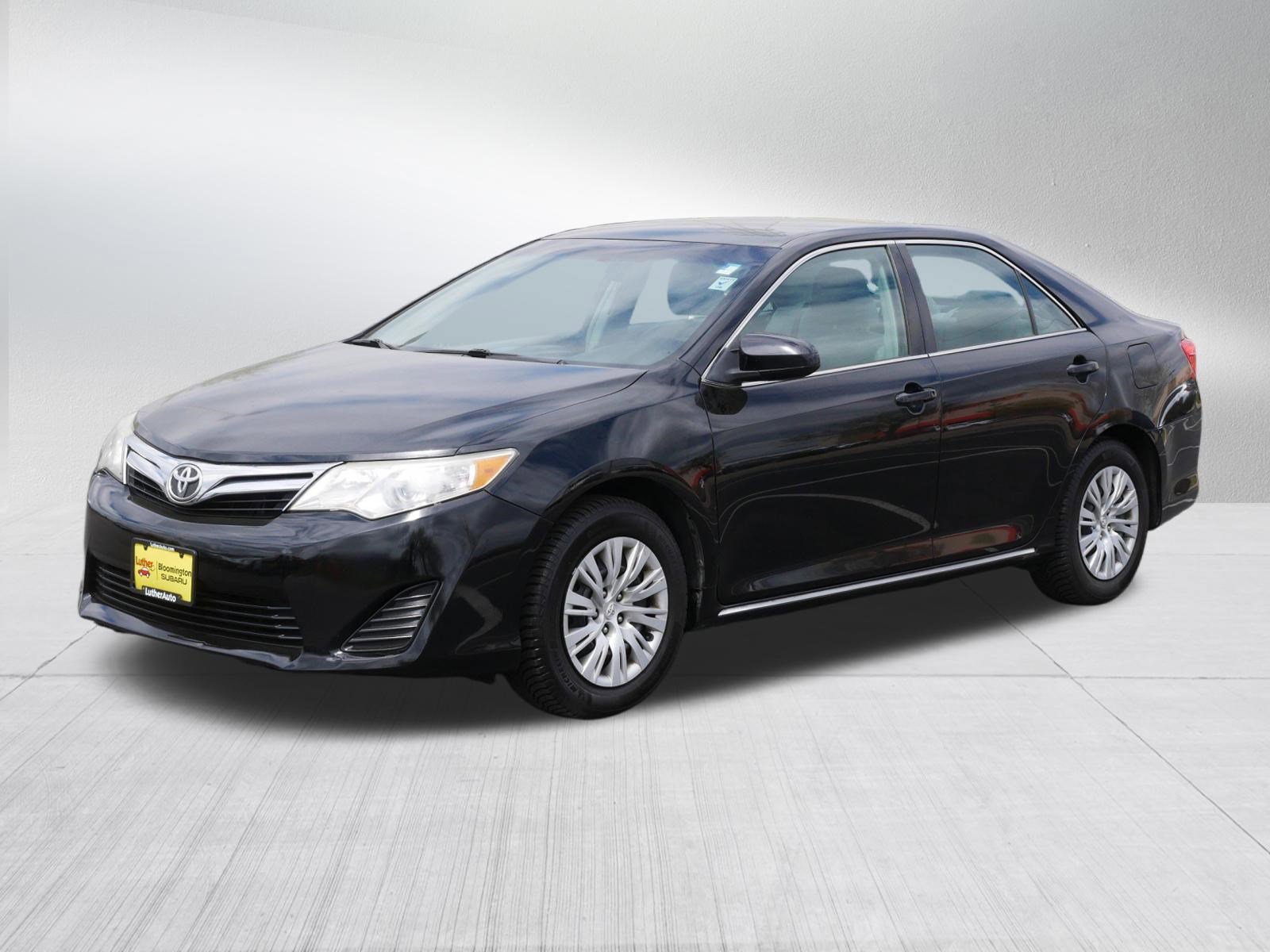 Used 2014 Toyota Camry LE FWD image 3