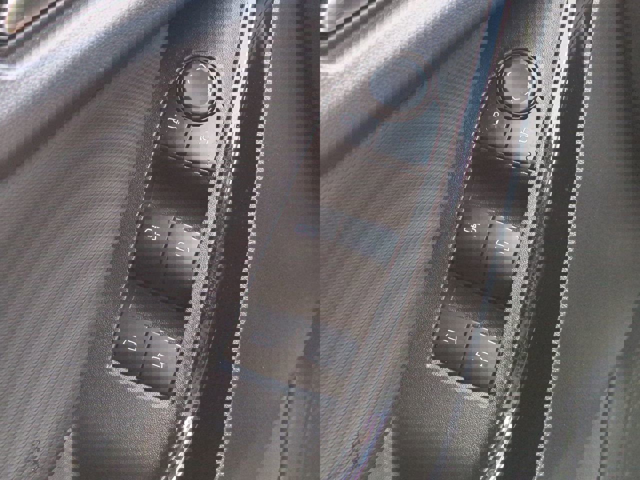 Used 2025 Chevrolet Equinox LT image 23