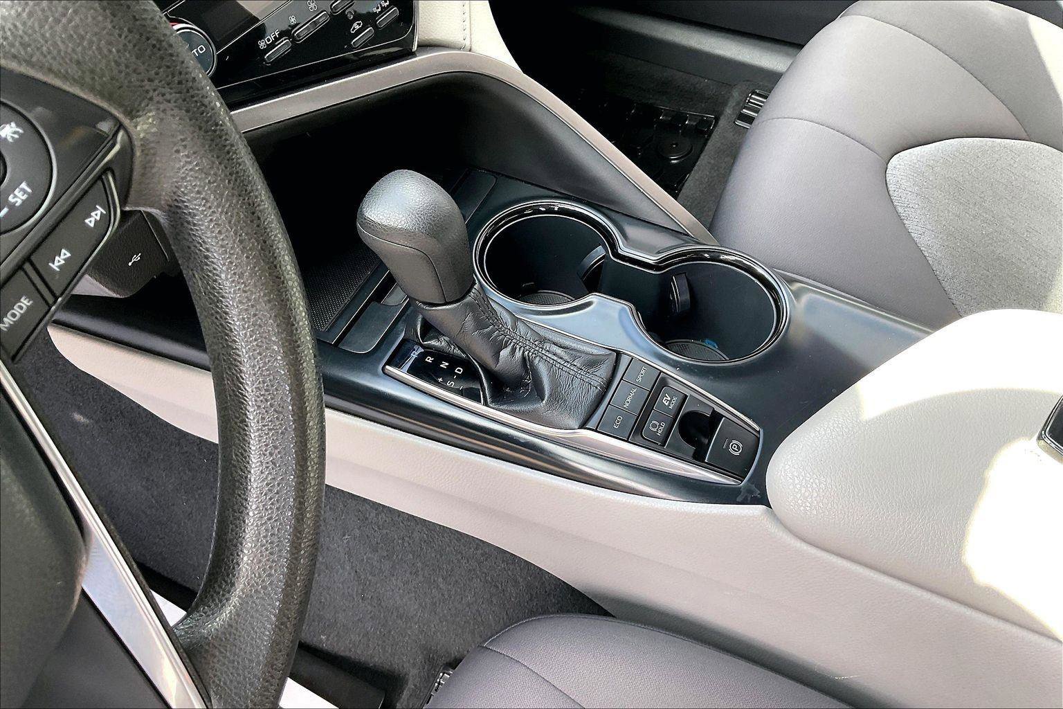 Used 2020 Toyota Camry LE FWD image 17