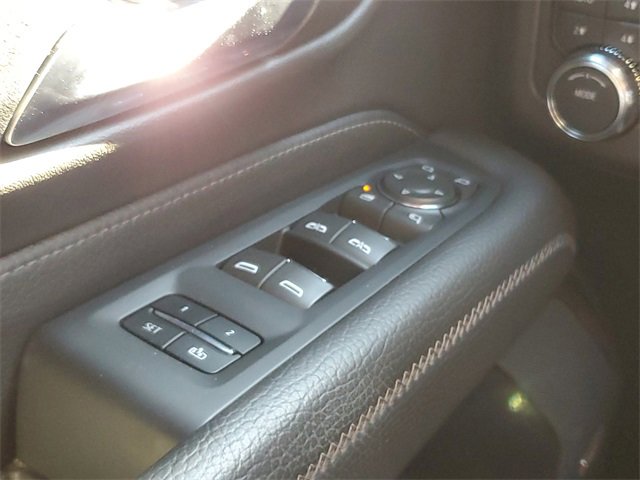 Used 2024 GMC Yukon XL Denali image 23