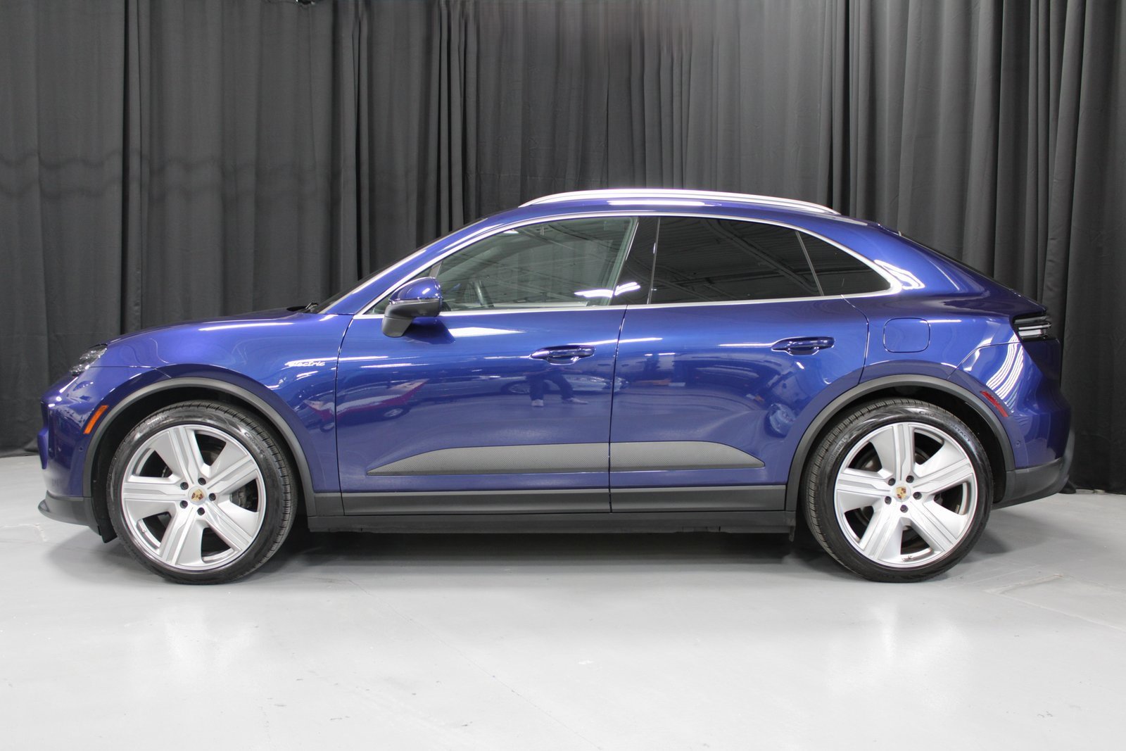 Certified 2024 Porsche Macan 4 Electric image 2