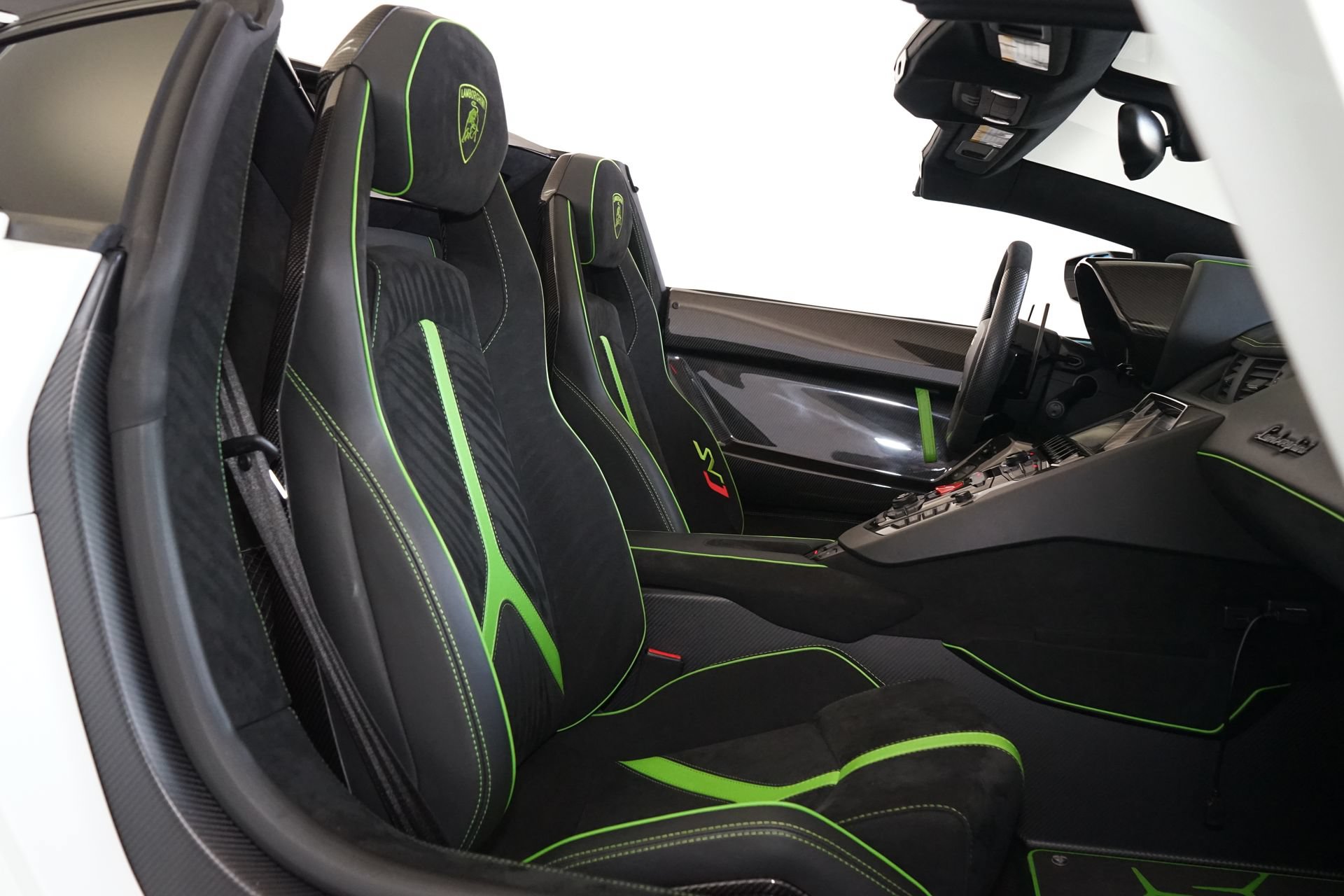 Used 2021 Lamborghini Aventador SVJ AWD/4WD image 21