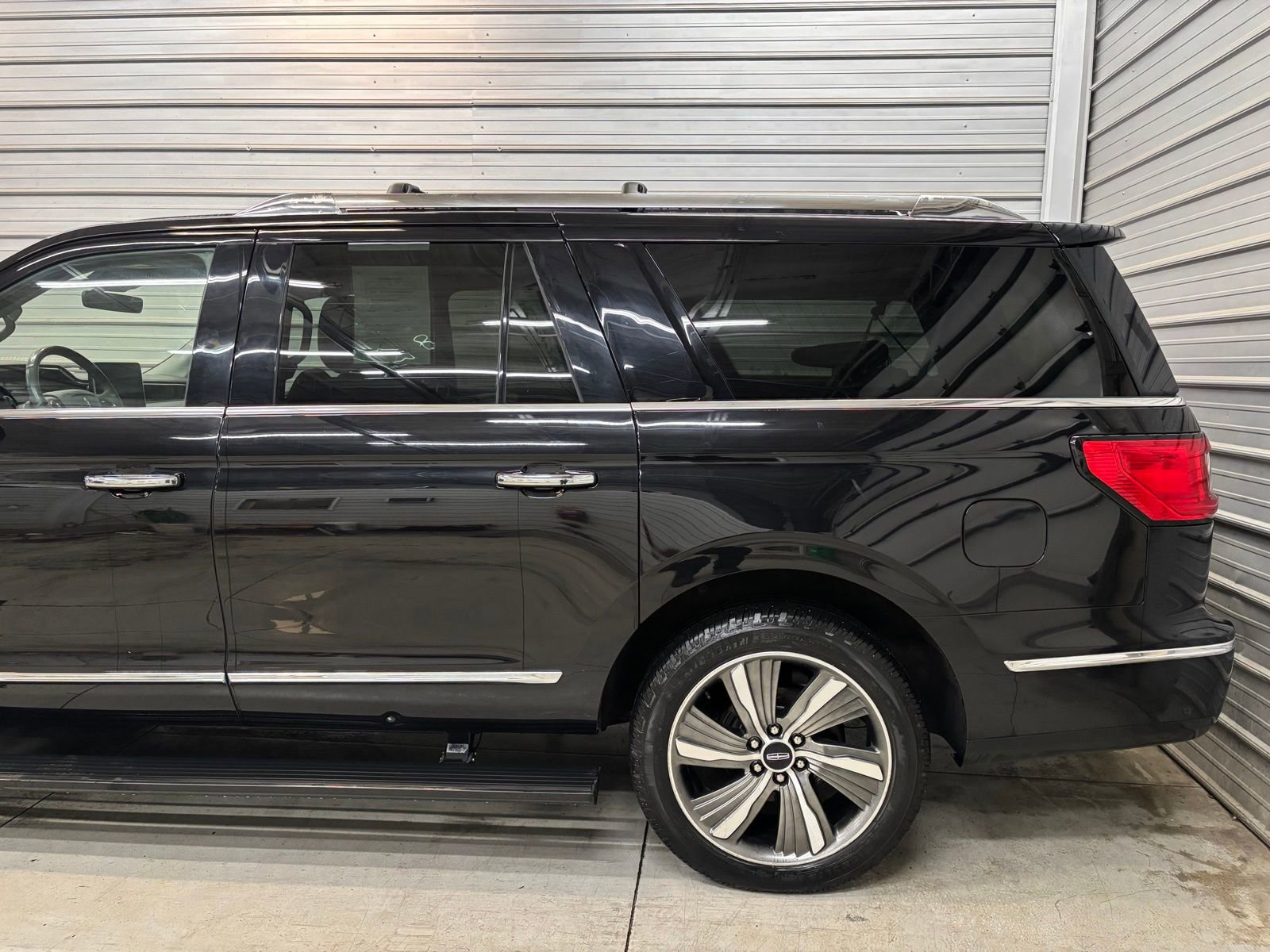 Used 2019 Lincoln Navigator L Reserve image 5