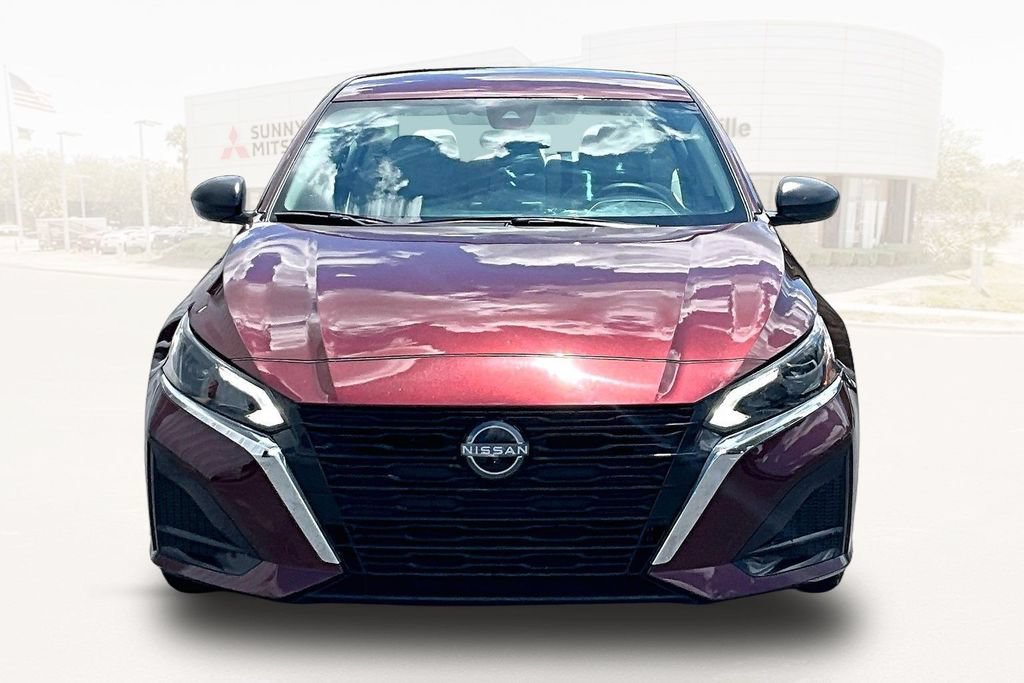Used 2025 Nissan Altima 2.5 SV FWD image 2