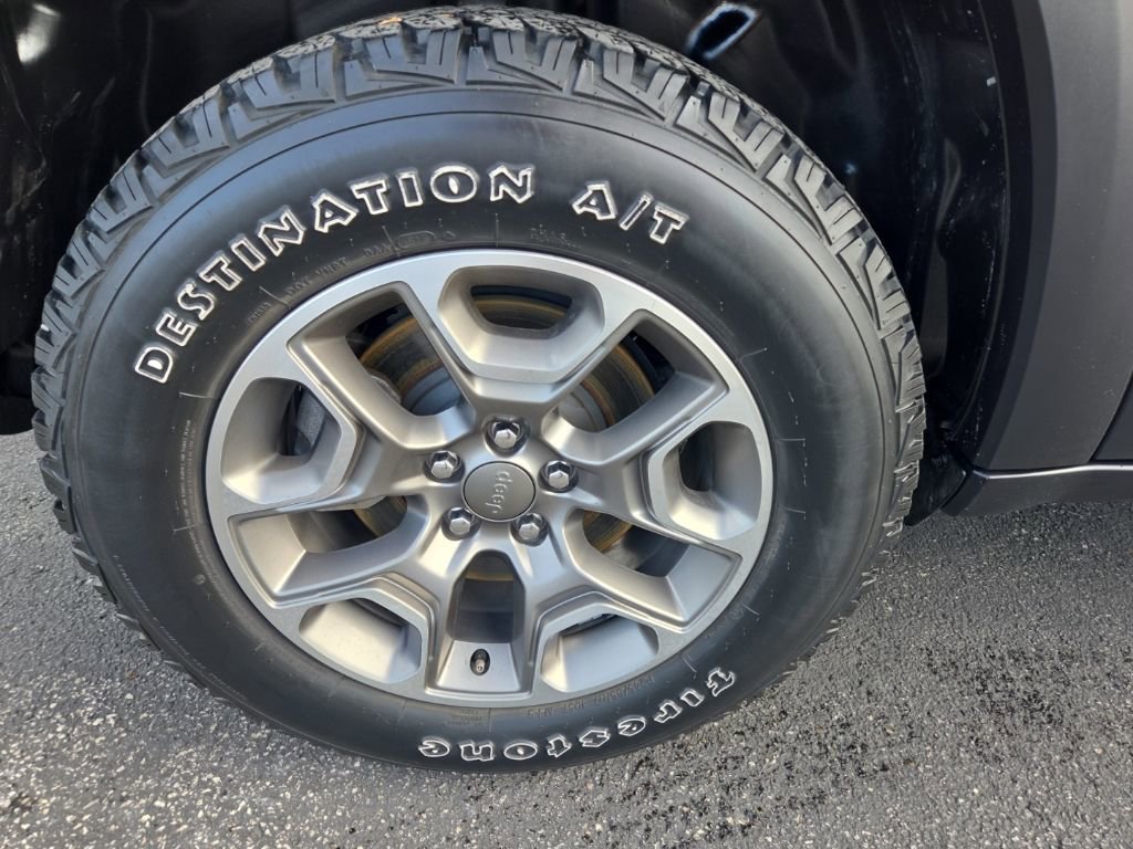 Used 2020 Jeep Cherokee Trailhawk w/ Technology Group image 20