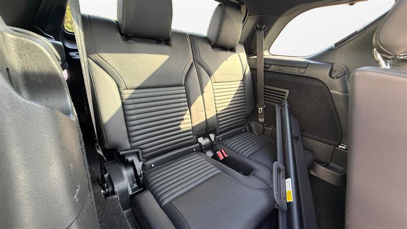 Used 2023 Land Rover Discovery S R-Dynamic AWD/4WD image 23