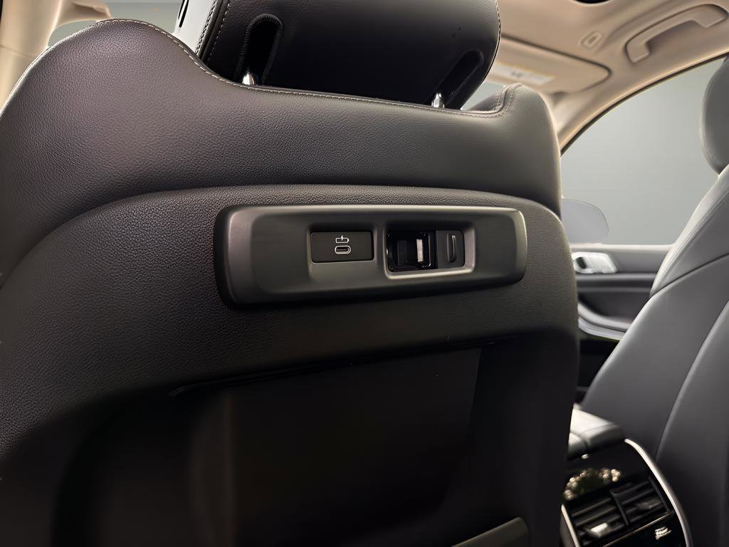 Used 2020 BMW X7 xDrive40i w/ Premium Package AWD/4WD image 21