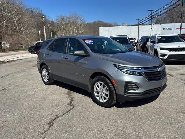 Used 2023 Chevrolet Equinox LS w/ LS Convenience Package AWD/4WD image 3