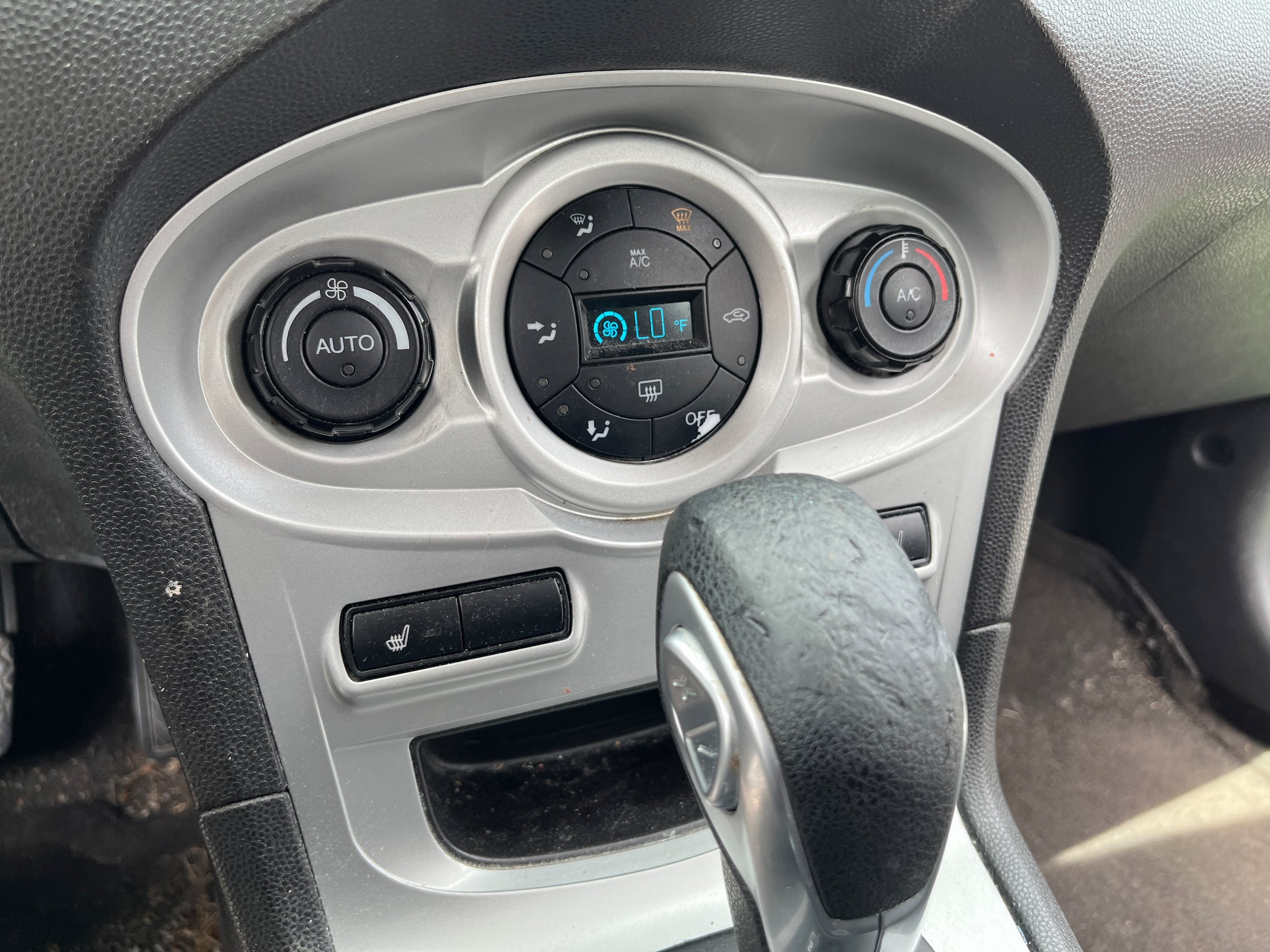 Used 2015 Ford Fiesta SE w/ Comfort Package FWD image 14