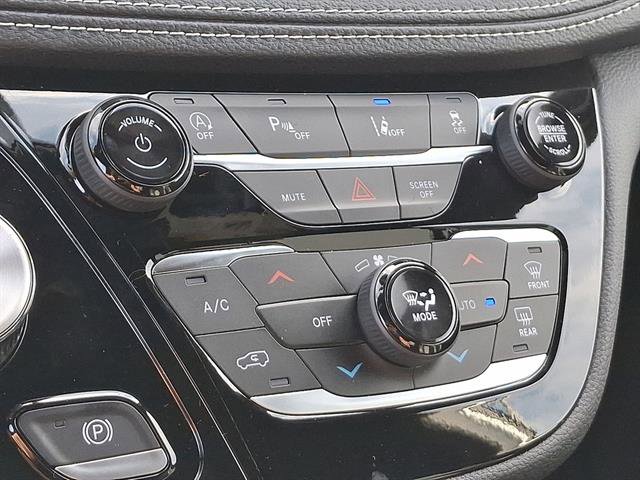 New 2026 Chrysler Pacifica Select image 13