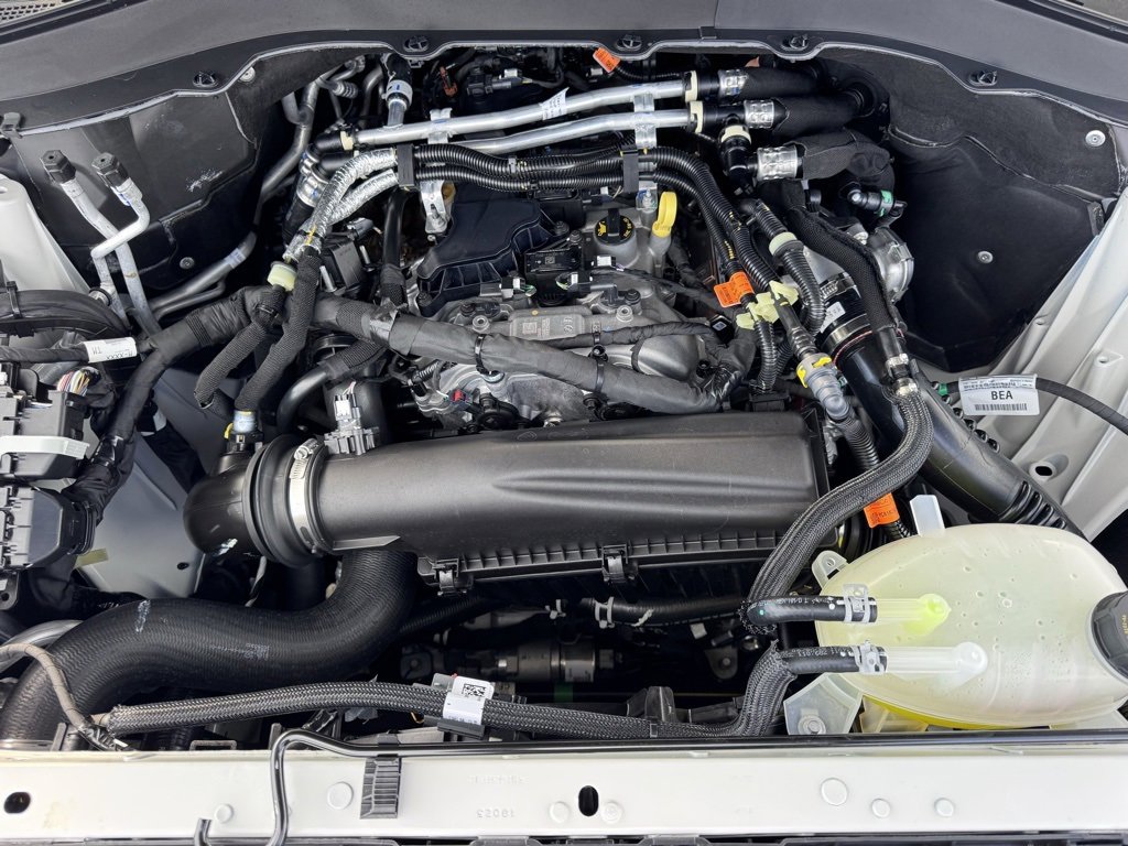 Used 2025 Ford Explorer Active w/ Active Comfort Package image 38