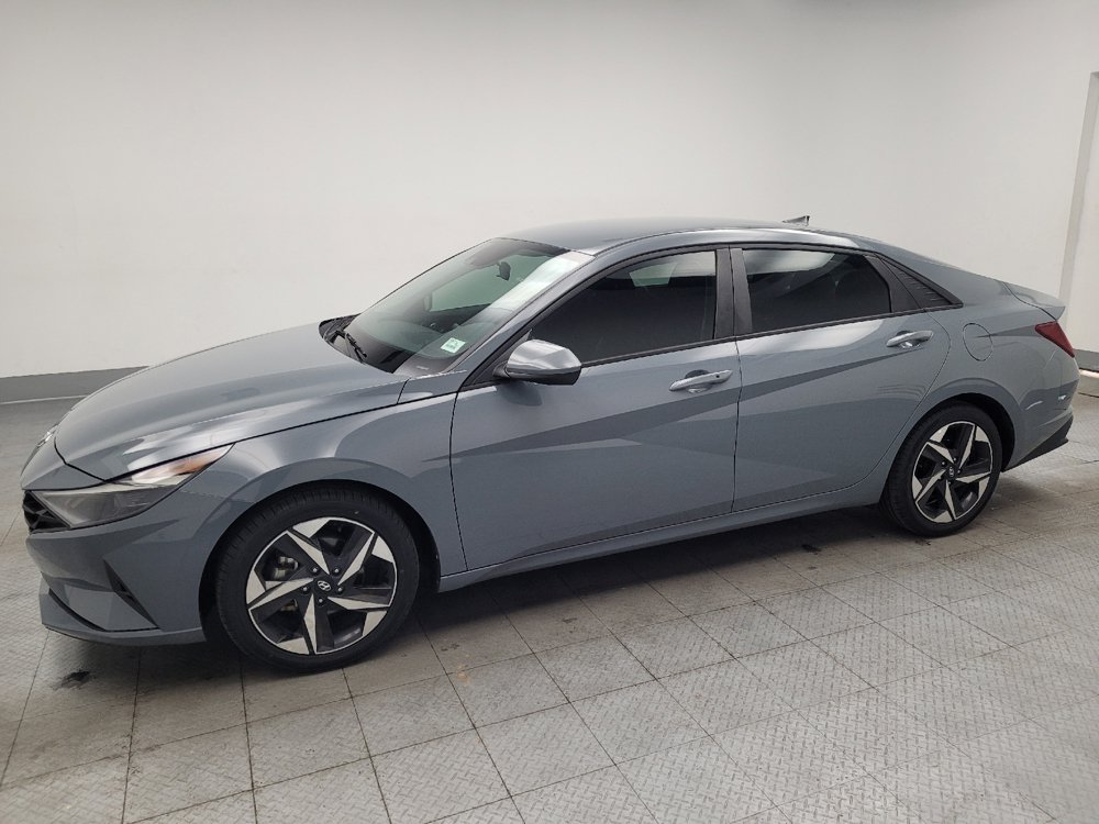 Used 2023 Hyundai Elantra SEL w/ Convenience Package FWD image 3