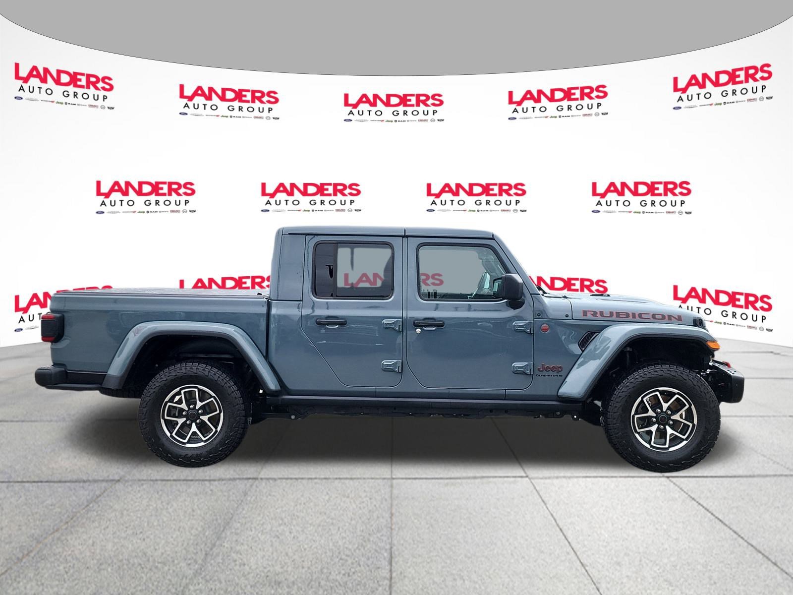 Used 2024 Jeep Gladiator Rubicon image 2
