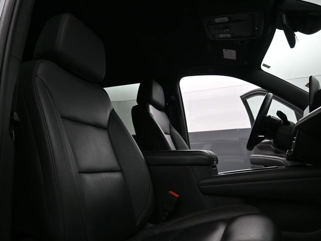 Used 2025 Chevrolet Suburban Z71 AWD/4WD image 25