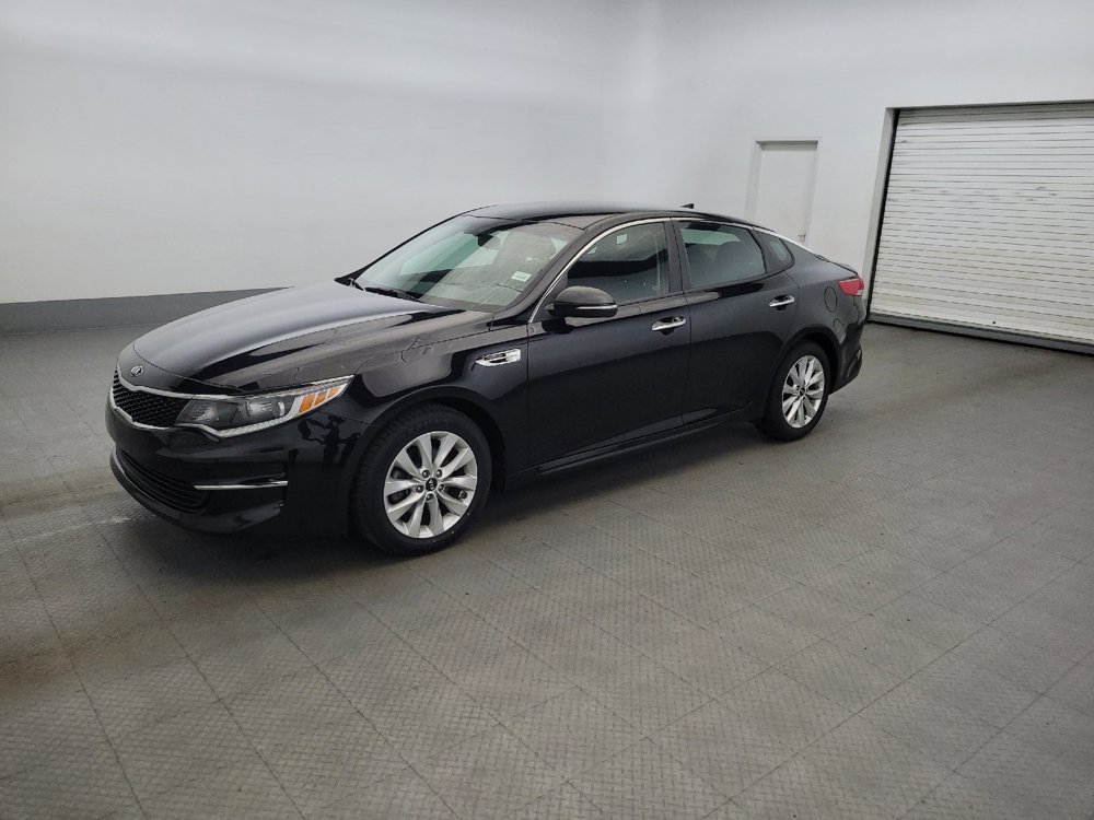 Used 2018 Kia Optima LX w/ 17" Alloy Wheels Package FWD image 2