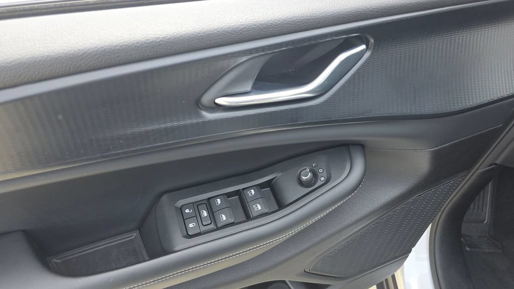 Used 2025 Jeep Grand Cherokee Altitude AWD/4WD image 25