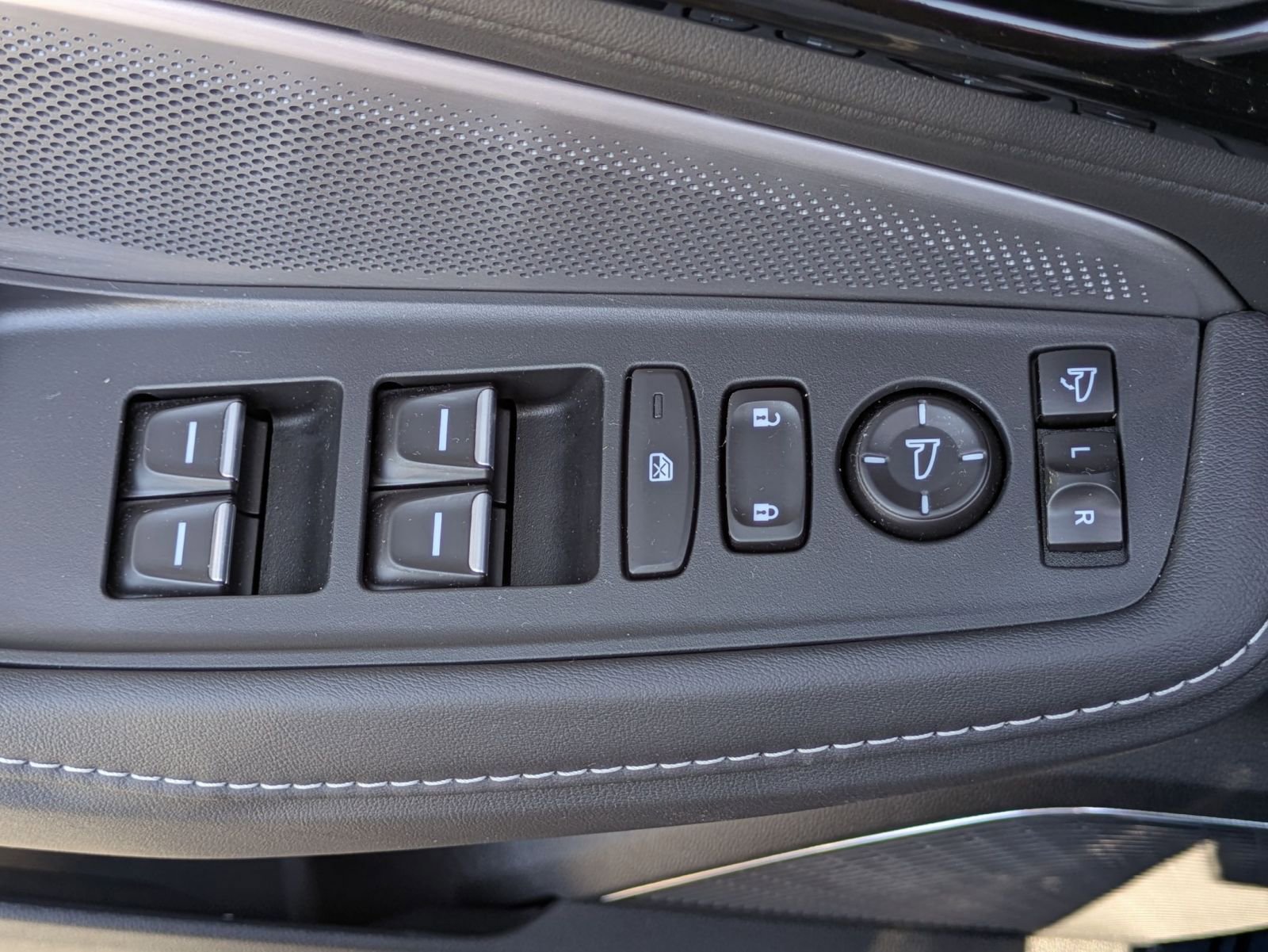 Certified 2025 Acura MDX SH-AWD w/ Technology Package image 21