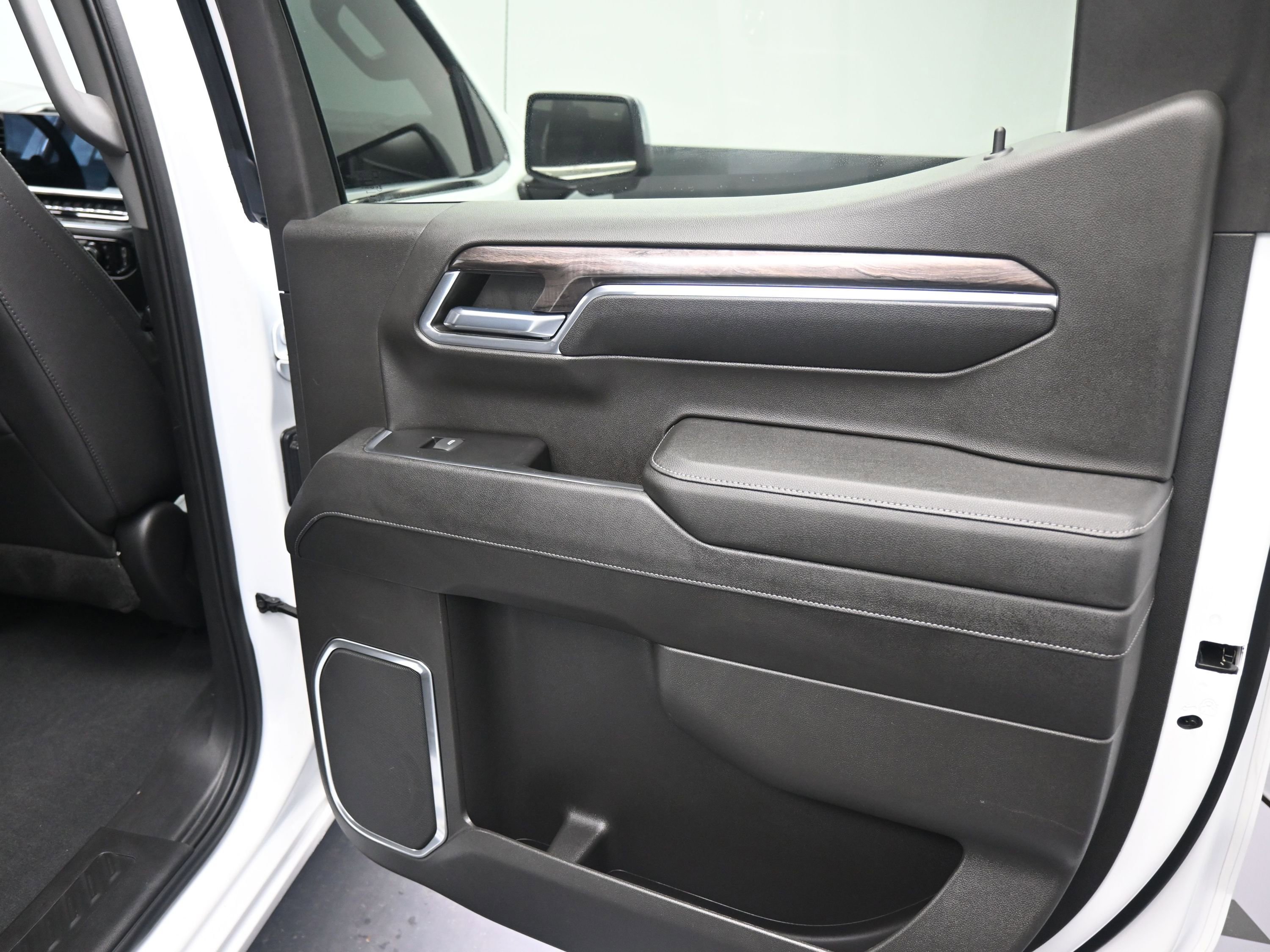 Certified 2023 Chevrolet Silverado 1500 LTZ w/ LTZ Convenience Package II image 20