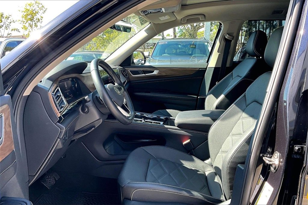 Certified 2025 Volkswagen Atlas SE w/ Panoramic Sunroof Package image 21