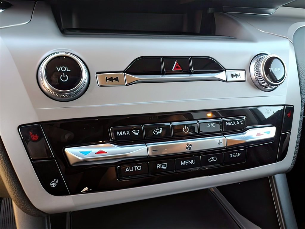 Used 2024 Ford Explorer XLT w/ Equipment Group 202A image 11