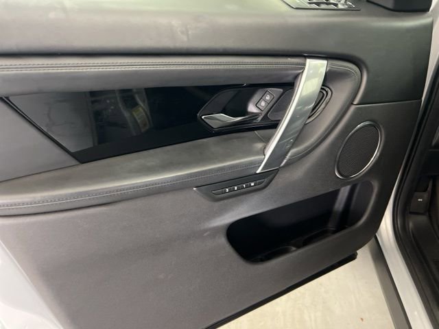 Used 2021 Land Rover Discovery Sport SE image 9