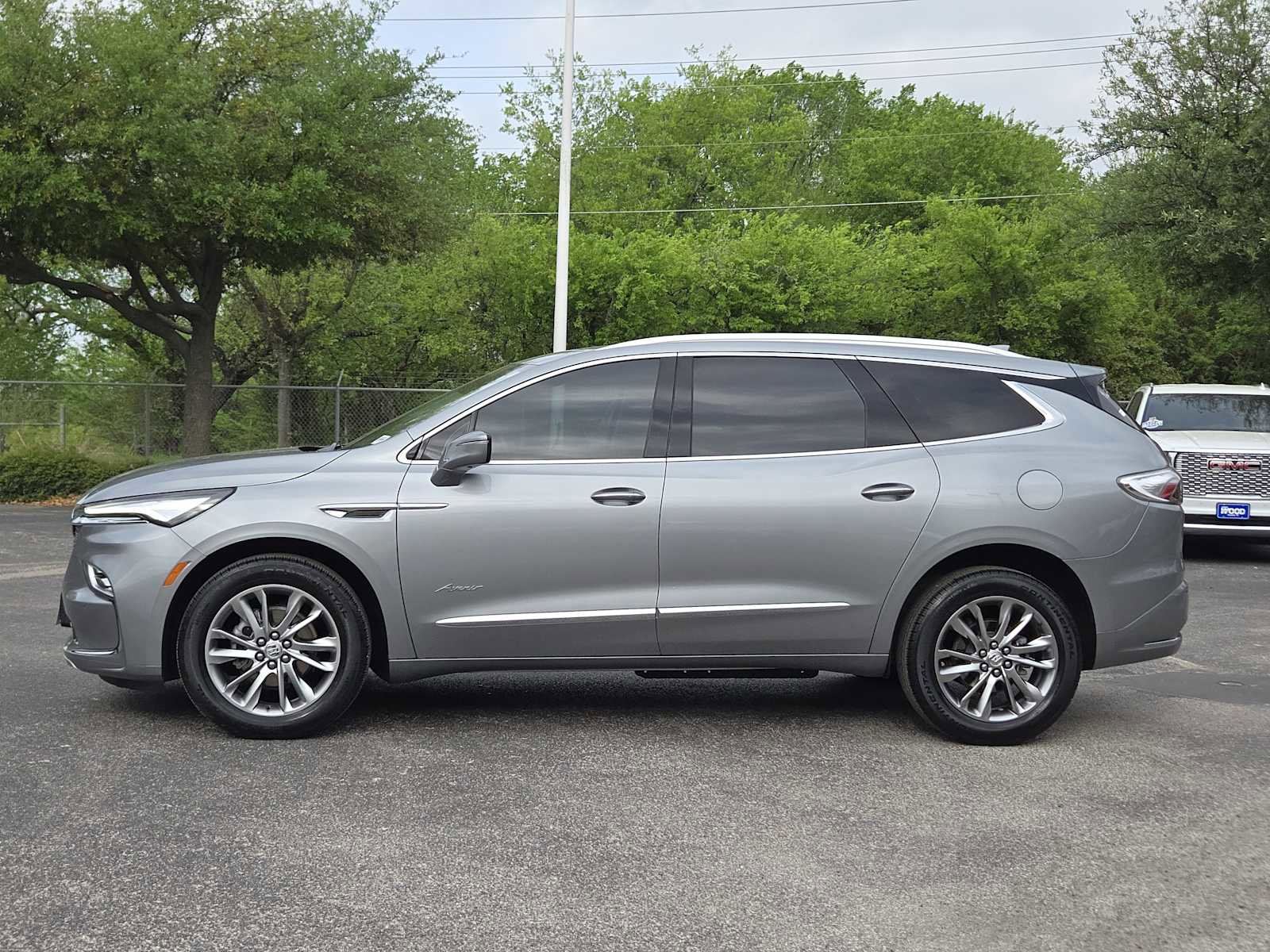 Certified 2024 Buick Enclave Avenir w/ Avenir Technology Package FWD image 5