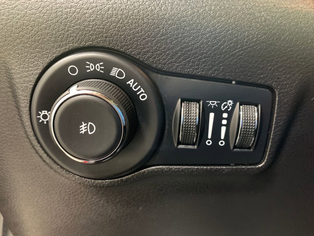 Used 2025 Jeep Compass Limited image 22