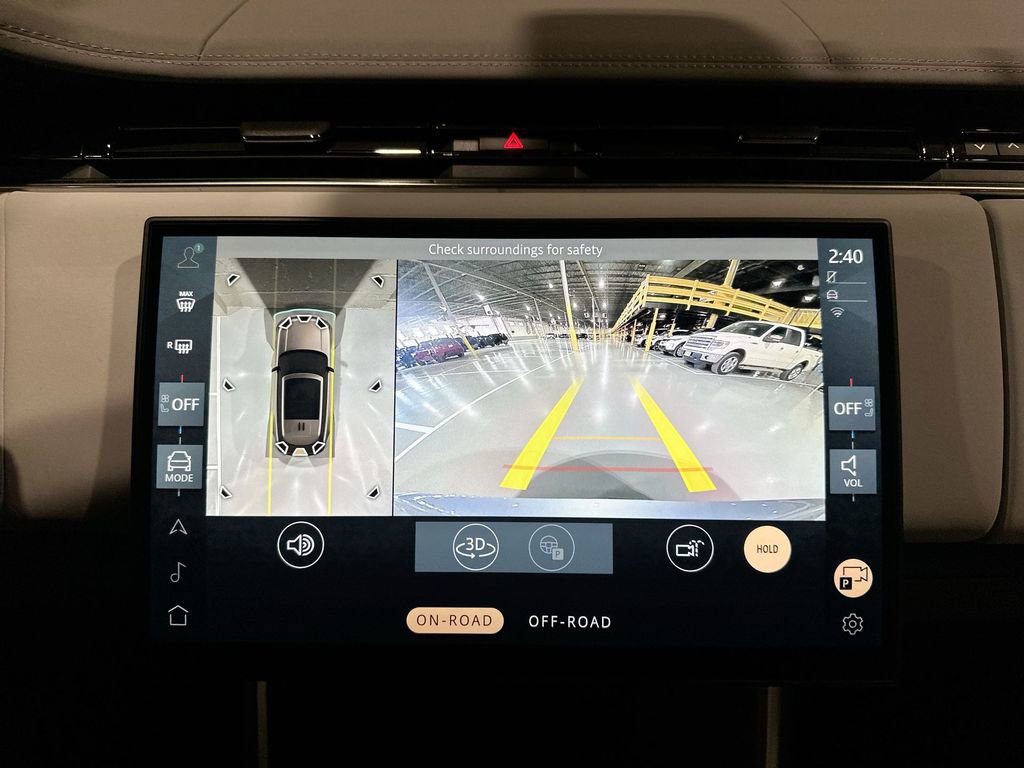 Used 2025 Land Rover Range Rover SV image 17