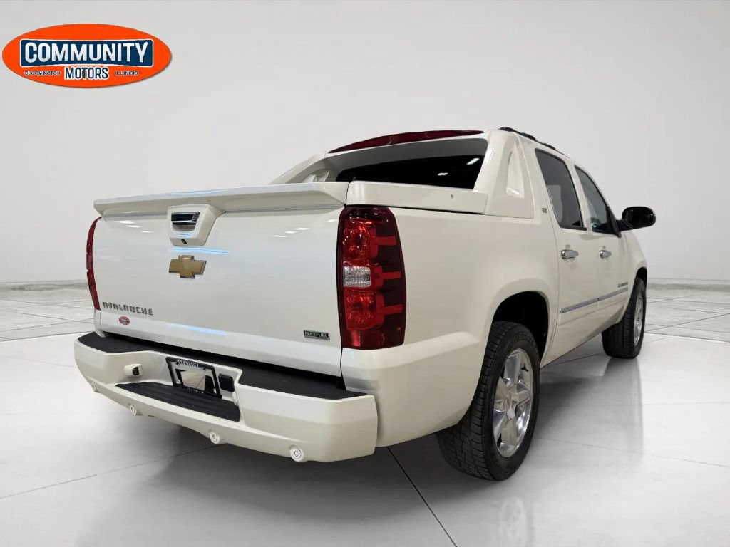 Used 2012 Chevrolet Avalanche LTZ AWD/4WD image 7