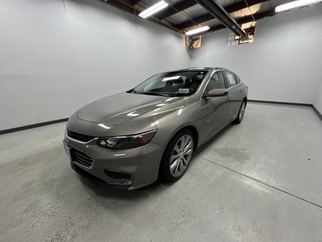 Used 2017 Chevrolet Malibu Premier w/ Premier Sun and Wheel Package FWD image 4