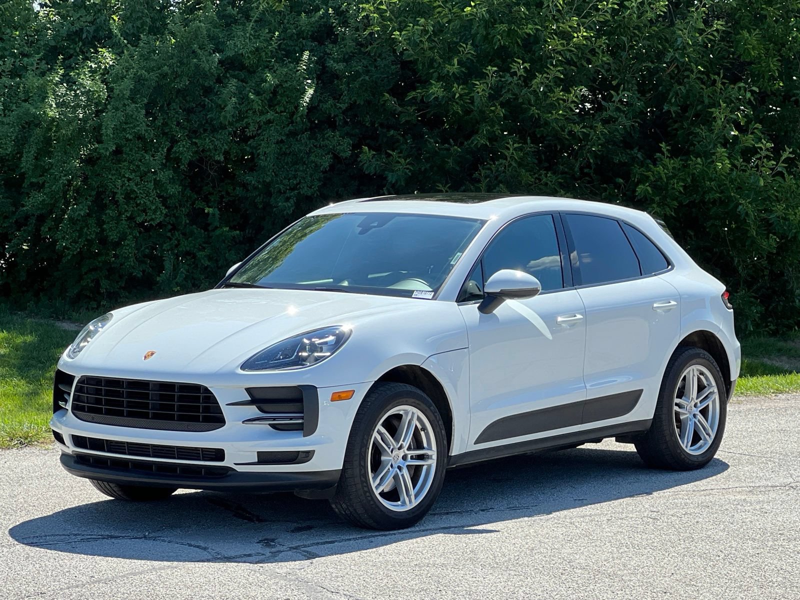 Certified 2021 Porsche Macan AWD/4WD image 1