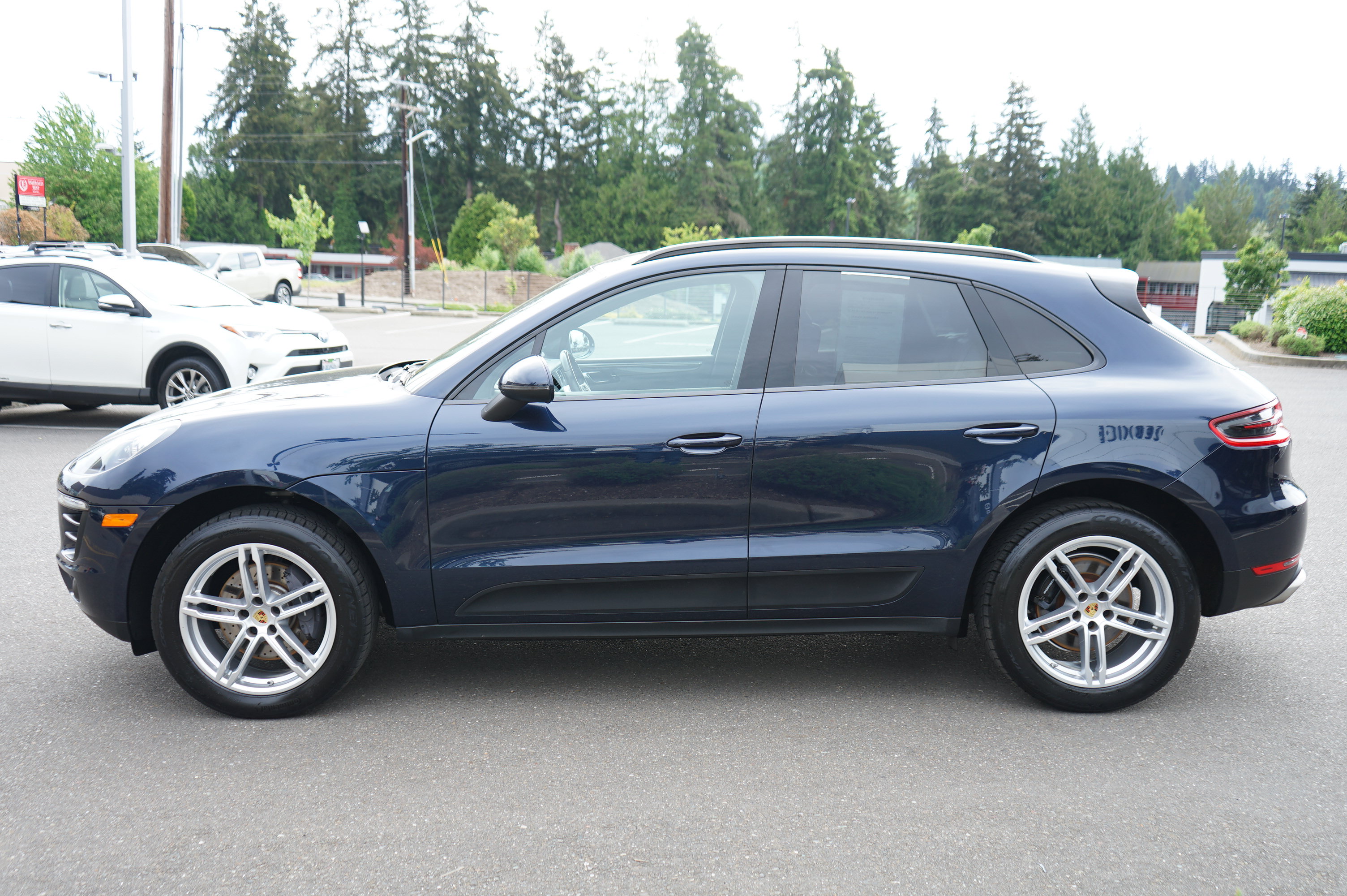 Used 2017 Porsche Macan AWD/4WD image 7