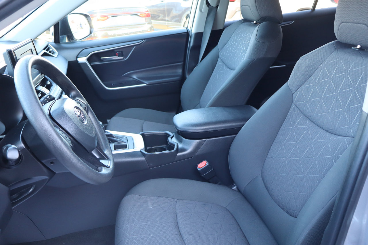 Used 2022 Toyota RAV4 XLE image 11