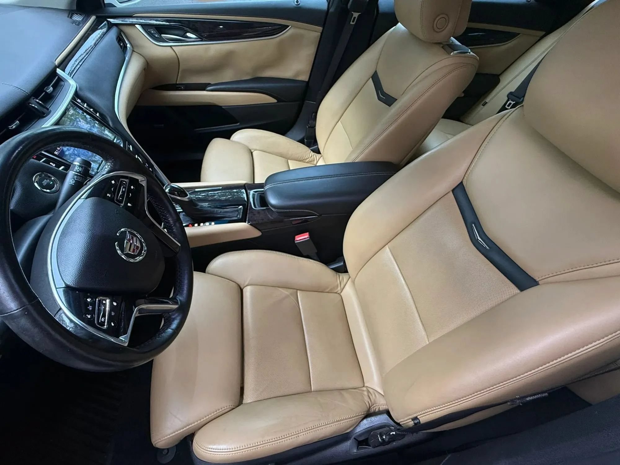 Used 2013 Cadillac XTS Premium FWD image 10