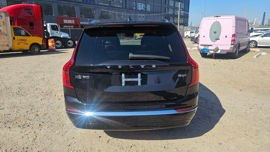 Certified 2025 Volvo XC90 B6 Plus image 4