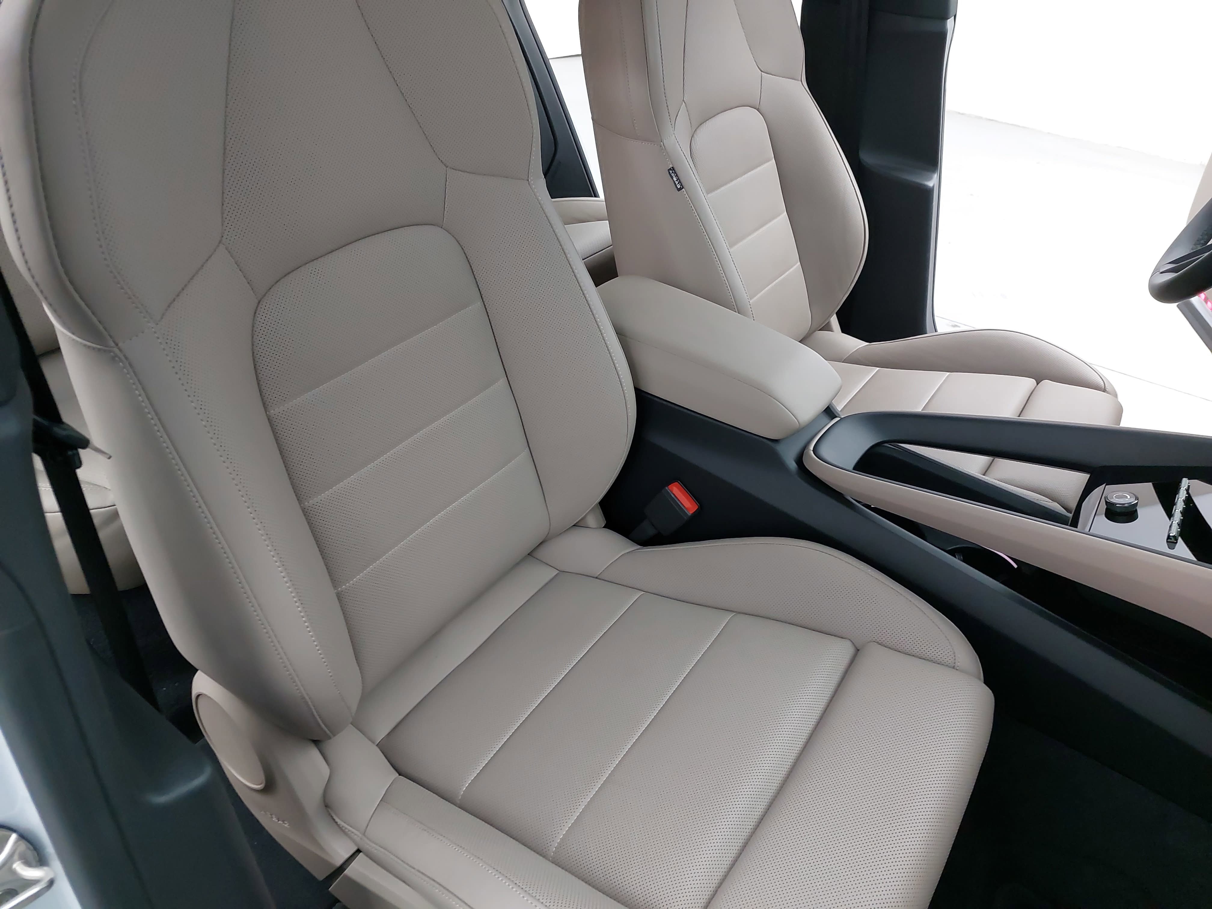 Certified 2025 Porsche Macan Electric RWD image 12