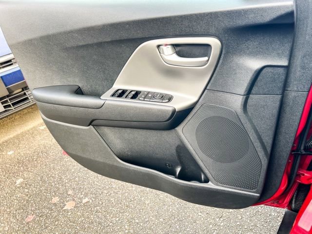 Used 2022 Kia Niro LX image 14