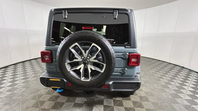 Used 2024 Jeep Wrangler Unlimited w/ Convenience Group AWD/4WD video 3